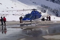 সেলফি তুলতে গিয়ে হেলিকপ্টারের ব্লেডে ছিন্নভিন্ন সরকারি কর্মকর্তা!