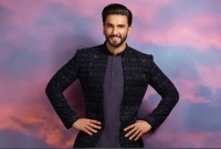 রণবীর সিংয়ের সংযত হতে বললেন জাতীয় পুরস্কারজয়ী অভিনেত্রী