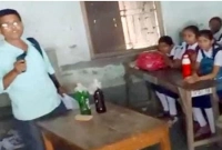  শিক্ষার্থীদের জিম্মি করে স্কুলে অস্ত্রধারীর হানা : অতঃপর...