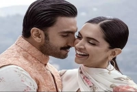 তোমায় কোলে বসিয়ে অমলেট খাওয়াব : দীপিকাকে রণবীর