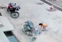 বাড়ির সিসি ক্যামেরায় ধরা পড়ল শিশুটির অলৌকিক এই দৃশ্য!