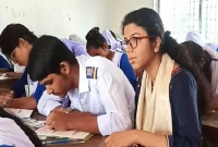 দু'চোখে আলো নেই, নাজীফা পরীক্ষা দিচ্ছে অন্যের হাত দিয়ে!