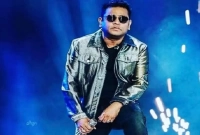 মঞ্চে এ আর রহমানের এই ঘটনায় হতবাক সকলেই!