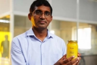 আমেরিকা থেকে দেশে ফিরে দুধ বিক্রি, দৈনিক আয় ১৭ লাখ টাকা!