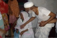 জমি লিখে নিয়ে মা-বাবাকে বাড়ি থেকে বের করে দিল ৭ সন্তান জমি লিখে নিয়ে মা-বাবাকে বাড়ি থেকে বের করে দিল ৭ সন্তান