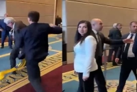 তুরস্কে রুশ প্রতিনিধিকে ইউক্রেন এমপির কিল-ঘুষি (ভিডিও)