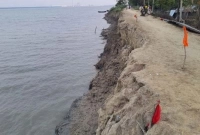 মোখার আঘাতে ভেঙে যেতে পারে বাঁধ, আতঙ্কিত মানুষ