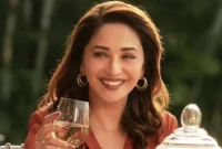 ‘অন্তঃসত্ত্বা না হওয়ার শর্তে’ ছবিতে চুক্তিবদ্ধ হয়েছিলেন মাধুরী দীক্ষিত