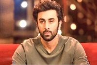 ঐশ্বরিয়ার সঙ্গে প্রেম করতে গিয়ে লজ্জায় লাল হয়ে গিয়েছিলেন রণবীর!