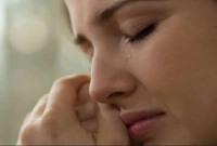 আসলেই কি স্বপ্নে কাঁদতে দেখলে জীবনে বিপদ আসে? জানুন