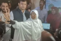 ভোট দেওয়ার পর যা বললেন জাহাঙ্গীরের মা