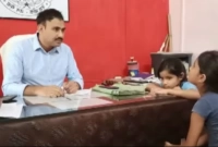 হঠাৎ থানায় দুই শিশুকন্যা, তাদের অভিযোগ শুনে স্তম্ভিত পুলিশ