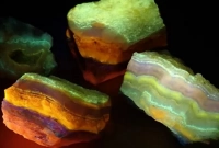 আবিষ্কৃত হলো এমন খনিজ যা উজ্জ্বল আলোর বিচ্ছুরণ ঘটাতে পারে!