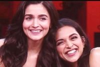 দৌড়ে পুরুষদের বাথরুমে ঢুকে গেলেন দুই নায়িকা!