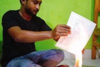 এবার সার্টিফিকেট পোড়ালেন ঢাকা কলেজের ছাত্র