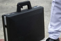 কেন বিশ্বের প্রায় সব দেশের অর্থমন্ত্রীই ব্রিফকেস নিয়ে বাজেট দিতে আসেন?