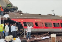 নিহতের সংখ্যা ২৩৩ পৌঁছেছে ভয়াবহ রেল দুর্ঘটনায় 