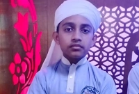 মাত্র সাত মাসেই কুরআনে হাফেজ হলেন অষ্টম শ্রেণিতে পড়ুয়া এই শিক্ষার্থী!