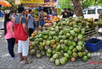 এটা-ডাবের-পানি-নাকি-নালার-পানি-খাচ্ছেন-কি-