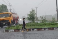  সকালে বৃষ্টির জন্য ইস্তিসকার নামাজ আদায়, বিকালে দিনাজপুরে স্বস্তির বৃষ্টি!