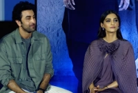 প্রকাশ্যে সোনামকে চরম অপমান করে বসলেন রণবীর