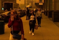 নিউইয়র্কে বিপদের আশঙ্কা! হলুদ থেকে কমলা হচ্ছে বাতাসের রং