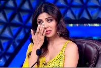 এই নায়ক আমাকে ইচ্ছেমত ব্যবহার করে ছেড়ে দিয়েছে : শিল্পা শেঠি এই নায়ক আমাকে ইচ্ছেমত ব্যবহার করে ছেড়ে দিয়েছে : শিল্পা শেঠি