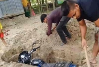 শ্বশুরবাড়ির সঙ্গে রাগ নয়, মোটরবাইককে কবর দেওয়ার কারণ জানা গেল