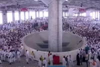 আজ শয়তানকে পাথর নিক্ষেপ করছেন হাজিরা