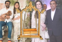 রাম চরণের মেয়েকে মুকেশ আম্বানীর সোনার দোলনা উপহার!