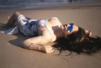 খোলামেলা ছবিতে উষ্ণতা ছড়ালেন পূজা ব্যানার্জী