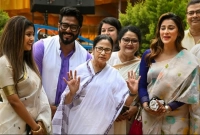 সায়ন্তিকাকে মিষ্টি বার্তা পাঠালেন মমতা ব্যানার্জী