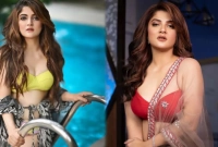 বিকিনিতে নীল জলে আগুন লাগালেন শ্রাবন্তী