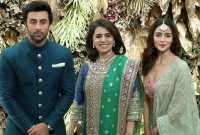 আমি একাই থাকি, ছেলে তার স্ত্রীকে নিয়ে আলাদা থাকে: নীতু কাপুর