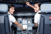 বিমানের পাইলটদের খাবার কেন আলাদা? জানেন, এর আসল কারণ…