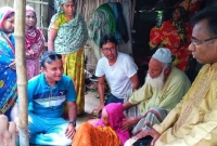 ১০ বছর পর পলিথিনে ঘেরা ছাউনিতে মায়ের সঙ্গে দেখা করতে এলো কোটিপতি ছেলে