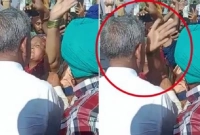 বন্যা প্লাবিত এলাকা পরিদর্শনে যেতেই থাপ্পর খেলেন জনপ্রতিনিধি