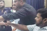  কুপ্রস্তাব নারী গ্রাহককে, পায়ের জুতা খুলে মারপিট ব্যাংকের ব্যবস্থাপককে