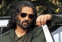 স্বামী যদি ক্যারিয়ার গড়তে কাজ করেন,  স্ত্রীকেই সন্তানের দেখভাল করতে হবে: সুনীল শেঠি