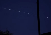 আকাশে বিরল এ দৃশ্য দেখতে থমকে গিয়েছিল পথ চলতি মানুষ