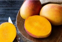 যে কারণে আম ফ্রিজে রাখবেন না, এক ঘণ্টা পানিতে ডুবিয়ে রাখুন