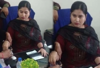 চাকরির প্রথম পোস্টিংয়েই ঘুষ নিতে গিয়ে হাতেনাতে ধরা