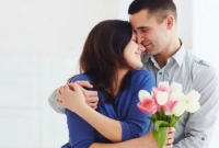 জানেন, স্বামীর কোন জিনিস স্ত্রীরা দেখতে পারেনা?