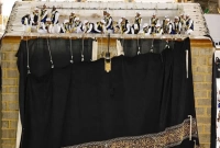 নতুন গিলাফে মোড়ানো হলো পবিত্র কাবা শরিফ (ভিডিও)