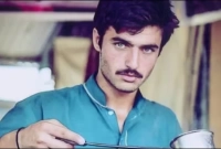 লন্ডনে চায়ের দোকান খুললেন নীল চোখের সেই চা বিক্রেতা 