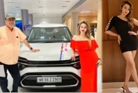 বহুমূল্যের গাড়ি উপহার পেয়ে আনন্দে আত্মহারা কৌশানী!