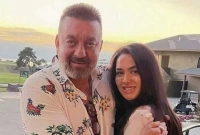 অভিনেত্রী নয়, মেয়ে ত্রিশলাকে যা বানাতে চান সঞ্জয় দত্ত