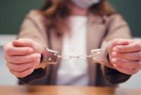 ফাঁদ পেতে জনপ্রিয় অভিনেত্রীকে গ্রেফতার 