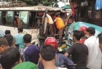 দুই বাসের মুখোমুখি সংঘর্ষ