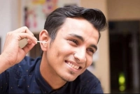 কানে কটনবাড ও ইয়ারফোন ব্যবহার করেন? তাহলে জানুন